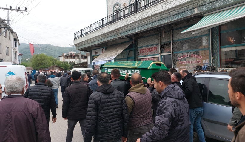 silahla-yaraladigi-damadi-tarafindan-bicaklanan-kayinpeder-topraga-verildimm5rbkjvmm