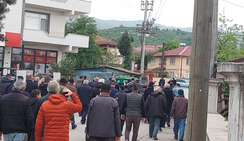 silahla-yaraladigi-damadi-tarafindan-bicaklanan-kayinpeder-topraga-verildimm5rbkjvmm