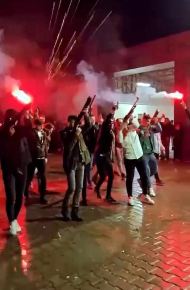 silahli-catisma-degil-asker-eglencesiywzju1e5au