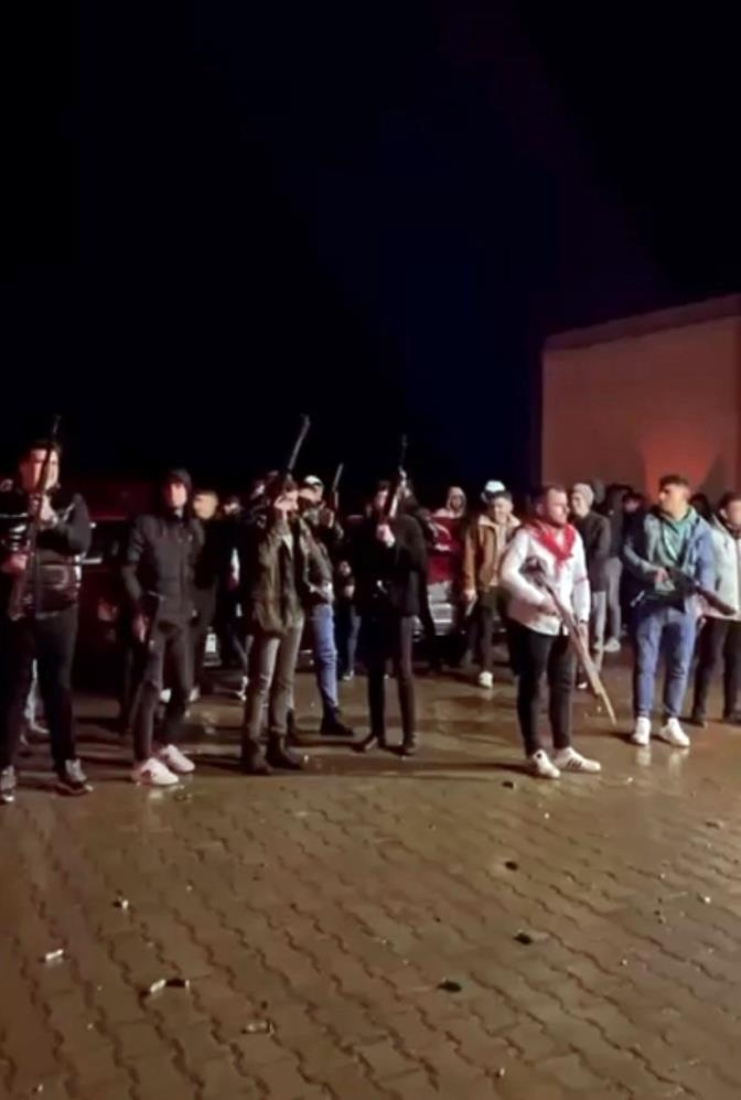 silahli-catisma-degil-asker-eglencesiywzju1e5au