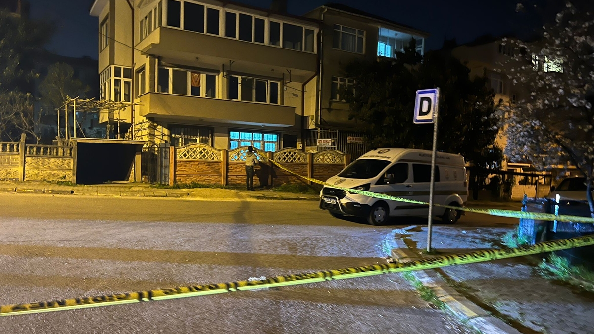 Silahlı saldırgan paniği, polis bacağından vurup etkisiz hale getirdi