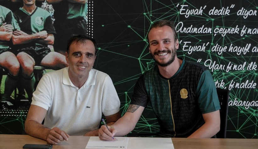 Sinan Kurumuş resmen Sakaryaspor’da