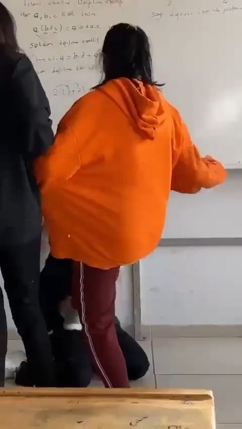 Sınıfta şiddet: Genç kız darp edildi