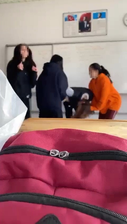 Sınıfta şiddet: Genç kız darp edildi