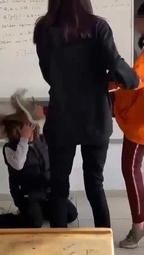 Sınıfta şiddet: Genç kız darp edildi