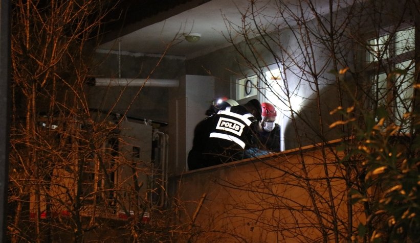 Sinir krizi geçiren kadın mahalleliyi sokağa döktü