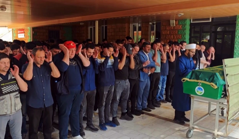 siparis-gotururken-kazada-olen-kuryeyi-son-yolculuguna-meslektaslari-ugurladiexzjem05rj