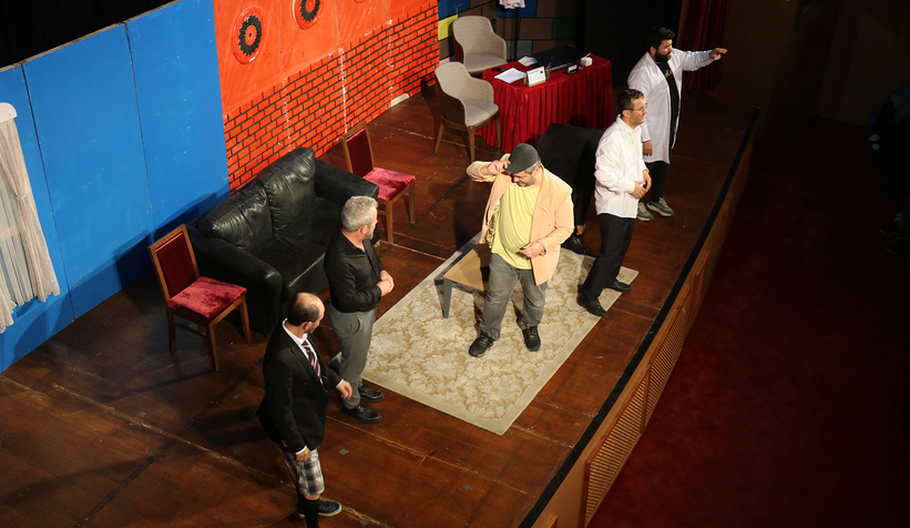 Sırf Tiyatro AKM’de kahkahaya boğdu