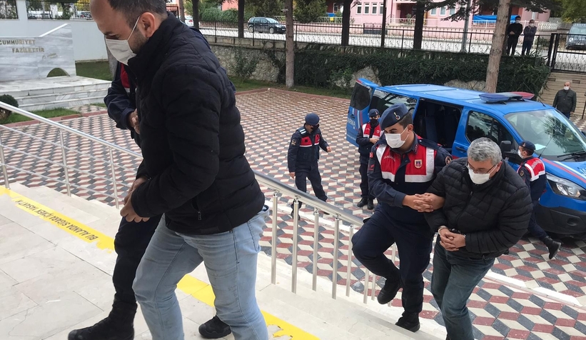 sit-alaninda-kacak-kazi-yaparken-yakalandilarcmt1r2srzf