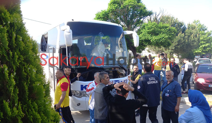  Sivas ve Kayseri taraftarları otobanda otobüsleri taşladı