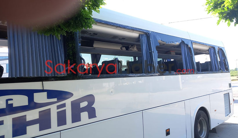  Sivas ve Kayseri taraftarları otobanda otobüsleri taşladı