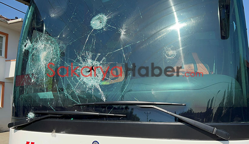  Sivas ve Kayseri taraftarları otobanda otobüsleri taşladı