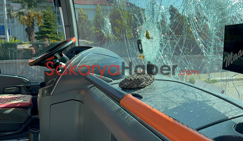  Sivas ve Kayseri taraftarları otobanda otobüsleri taşladı