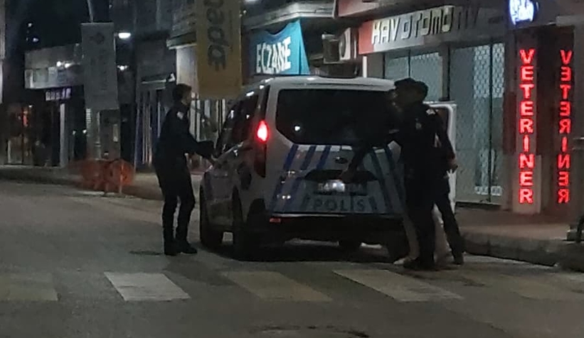 Siz Misiniz Huzuru Bozan? Polis Cezayı Kesti..
