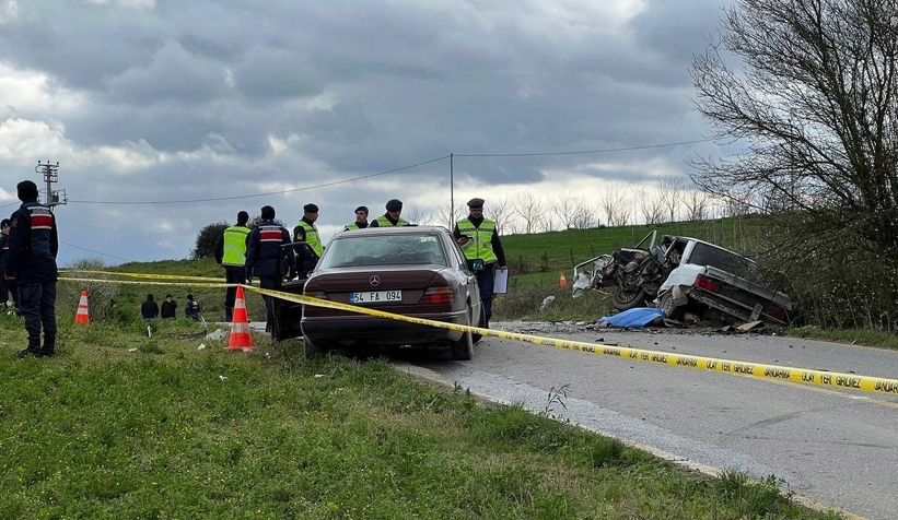 Söğütlü'de feci kaza: 1 ölü, 3 yaralı