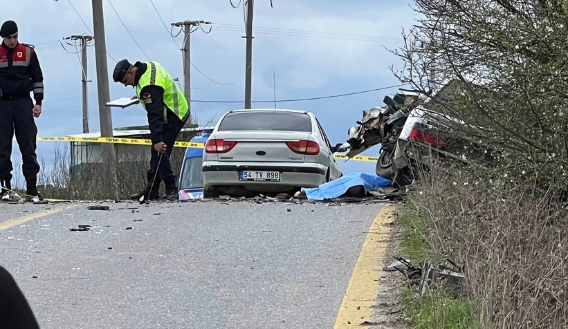 Söğütlü'de feci kaza: 1 ölü, 3 yaralı
