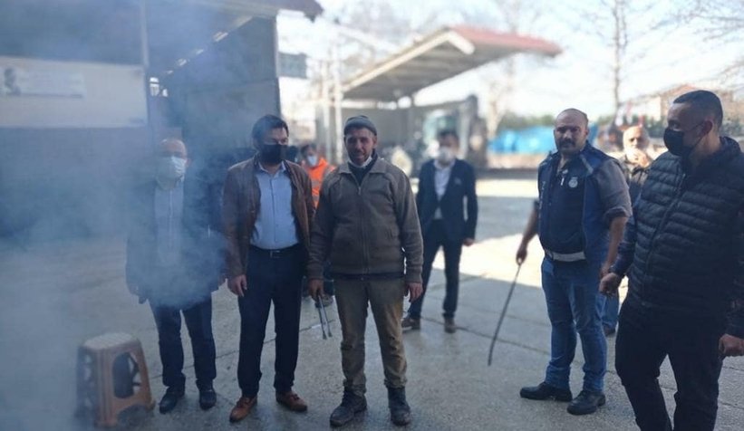 Sokağa çıkma yasağında mangal yaptılar