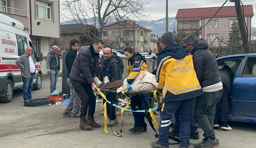 Sokak arasındaki kazada araçlar pert oldu