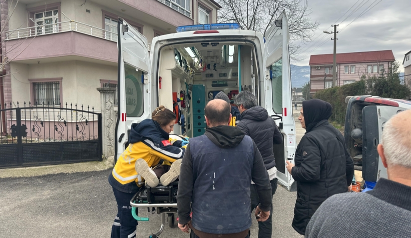 Sokak arasındaki kazada araçlar pert oldu