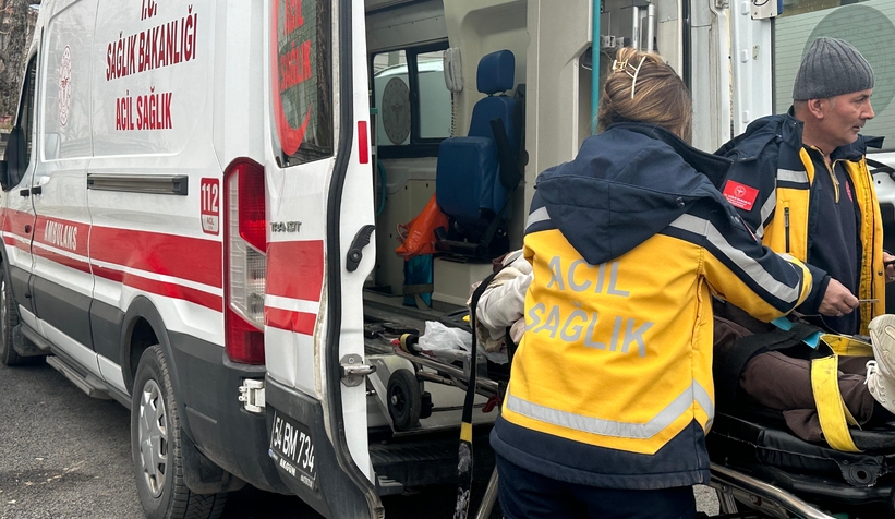 Sokak arasındaki kazada araçlar pert oldu