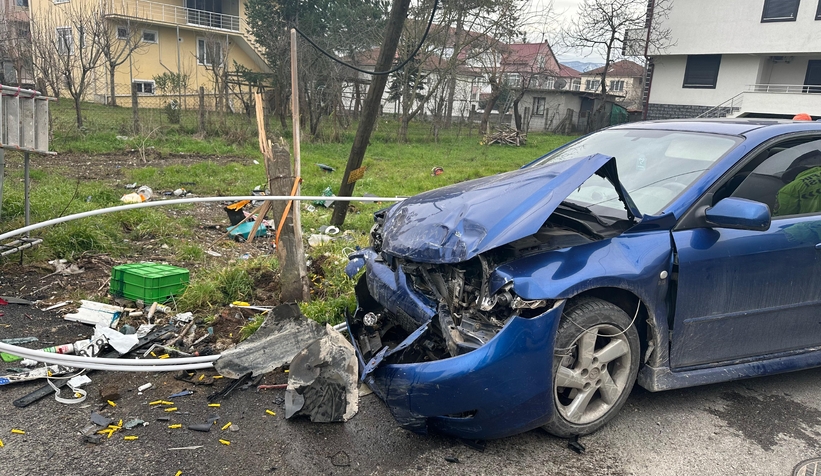 Sokak arasındaki kazada araçlar pert oldu