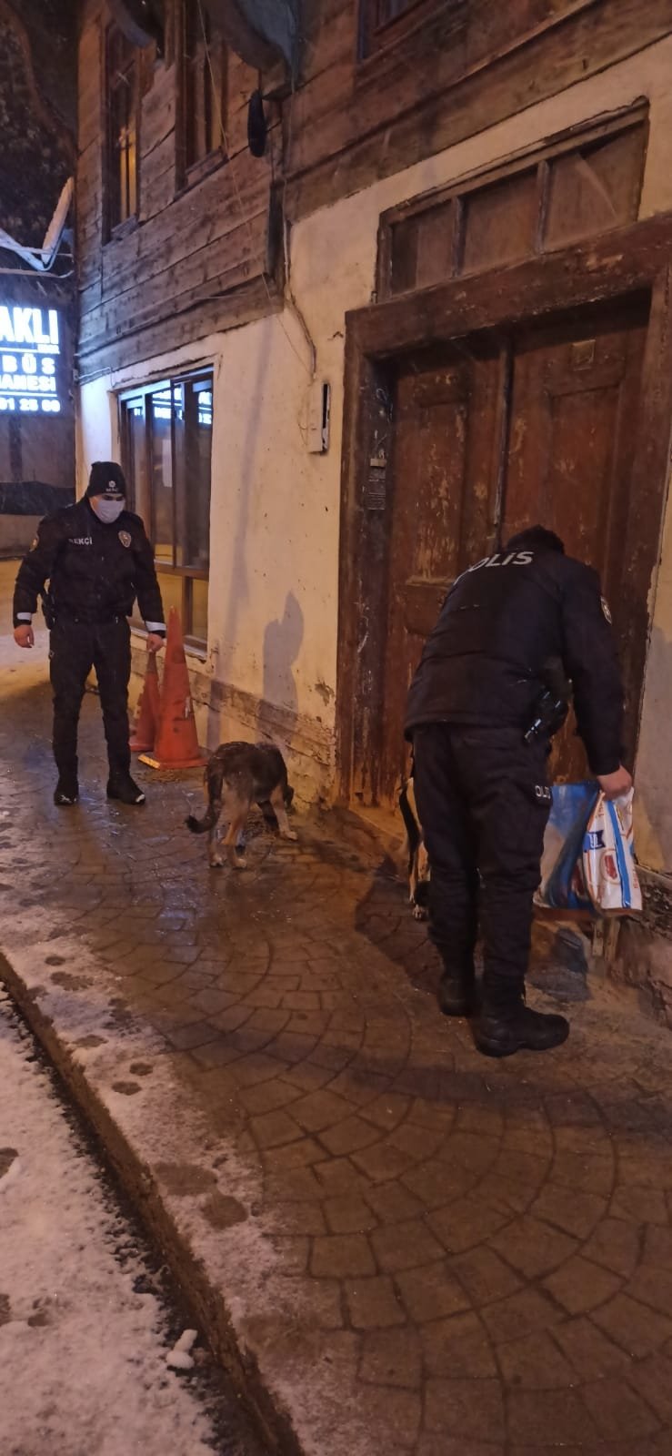 Sokak hayvanları unutulmadı