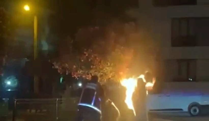Sokak ortasında kendini yaktı