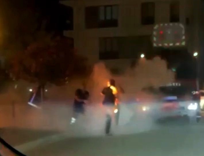 Sokak ortasında kendini yaktı