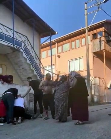 Sokak ortasında silahlı bıçaklı kavga: 1 ölü, 3 yaralı