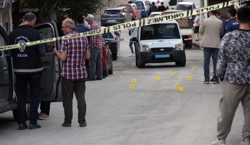 Sokak ortasında silahlı bıçaklı kavga: 1 ölü, 3 yaralı