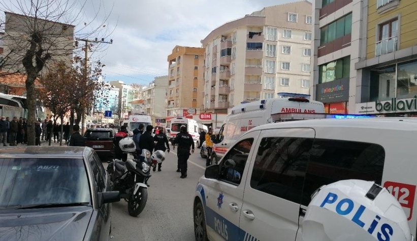 Sokak ortasında silahlı çatışma: 3 yaralı