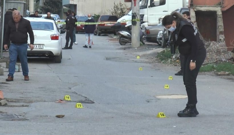 Sokak ortasında silahlı çatışma: 3 yaralı