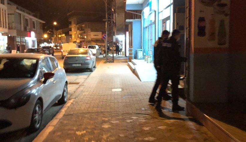 Sokakta nara atan gence bekçiler müdahale etti