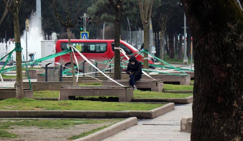 Soluğu dışarıda aldılar