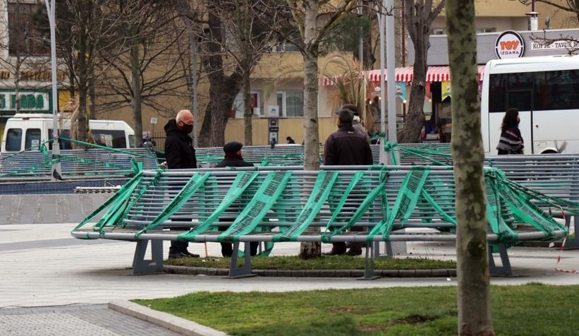 Soluğu dışarıda aldılar