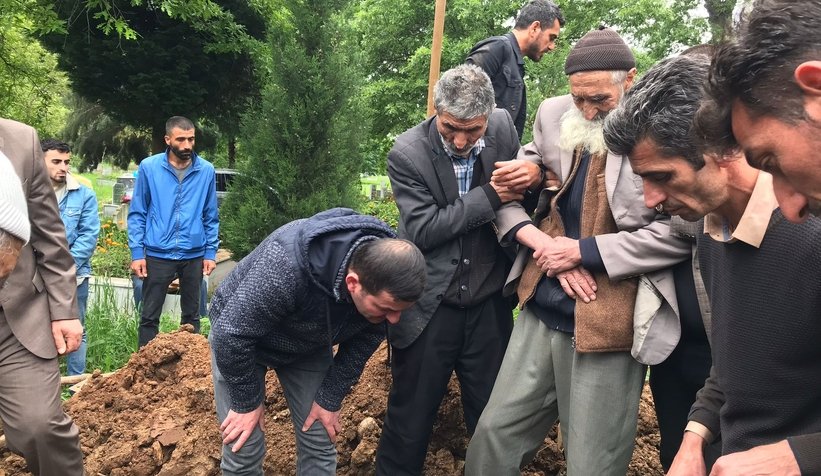 Soma'da madende öldü, Akyazı'da toprağa verildi