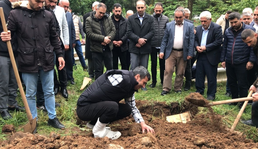 Soma'da madende öldü, Akyazı'da toprağa verildi