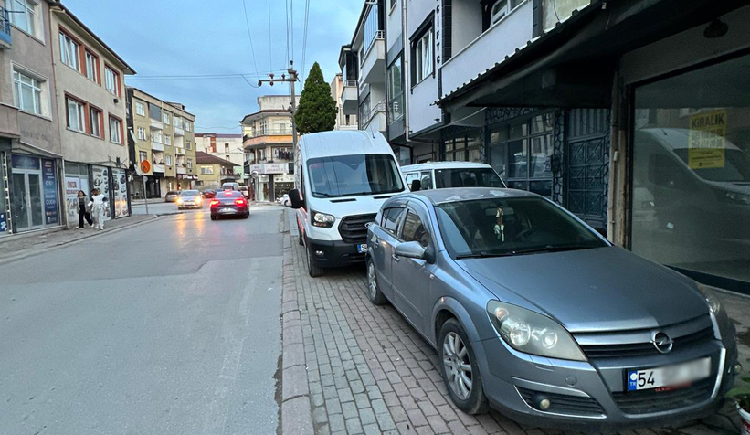 sorumsuzlar-kaldirimlari-araclarla-isgal-ettiynzweuzsa1