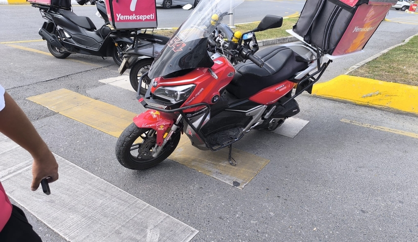 Sosyal medya fenomeni motokurye kazada yaralandı