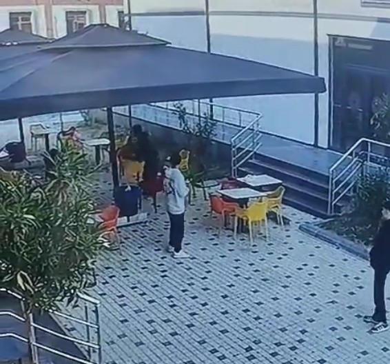 Spor kompleksinde vandalizm sandalyeleri kırdılar