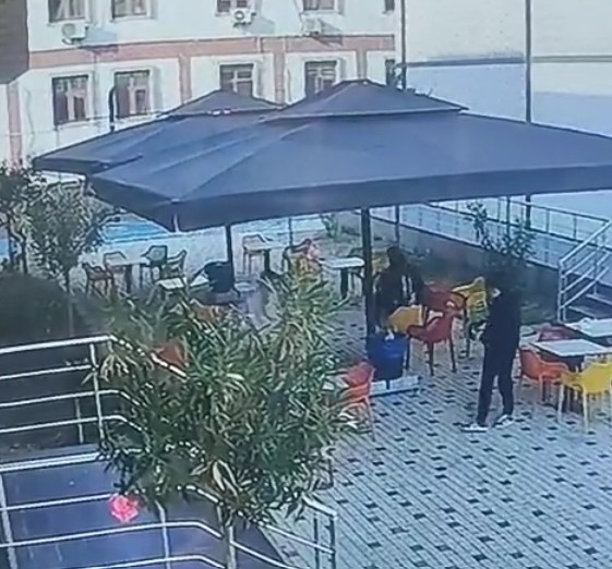Spor kompleksinde vandalizm sandalyeleri kırdılar