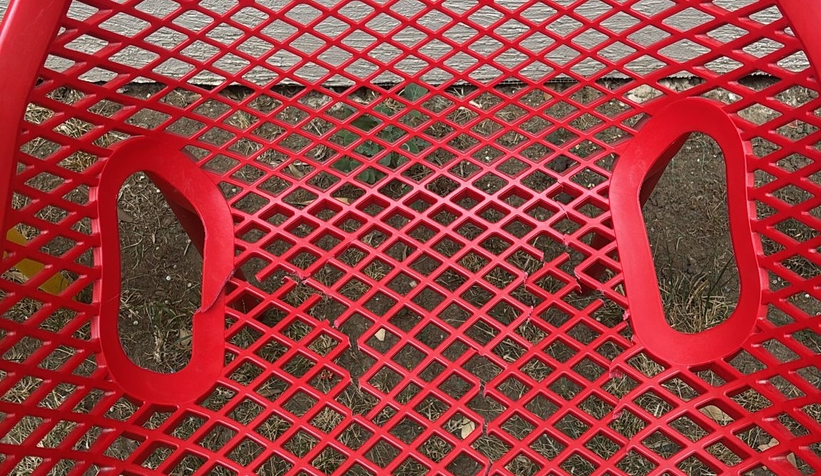 Spor kompleksinde vandalizm sandalyeleri kırdılar