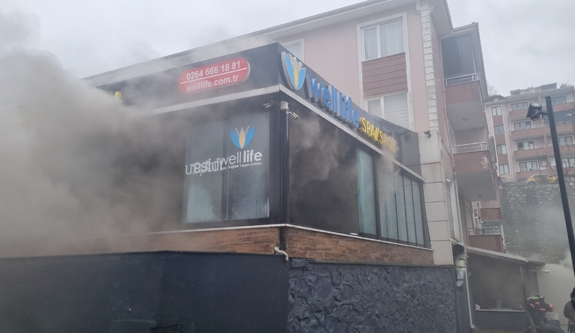 Spor salonunda yangın dumana boğdu