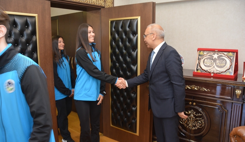 sporculardan-emniyet-mudurunu-ziyaretk01xszztwf
