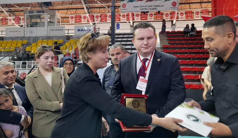 staj-ve-ciraklik-magdurlari-mhp-sakarya-kongresindeyjrgedlak2