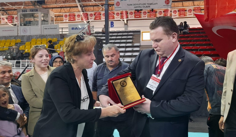 staj-ve-ciraklik-magdurlari-mhp-sakarya-kongresindeyjrgedlak2