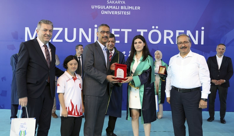 subu-2665-ogrencisini-coskulu-torenle-mezun-ettiyvbotzzvs3