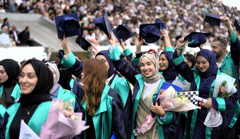 SUBÜ 3 bin 263 öğrencisini mezun etti