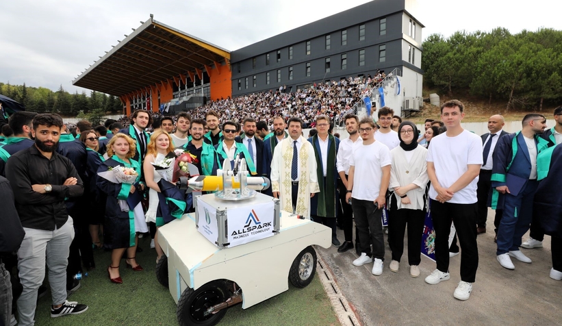 SUBÜ 3 bin 263 öğrencisini mezun etti