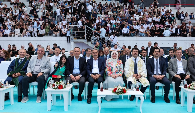 SUBÜ 3 bin 263 öğrencisini mezun etti